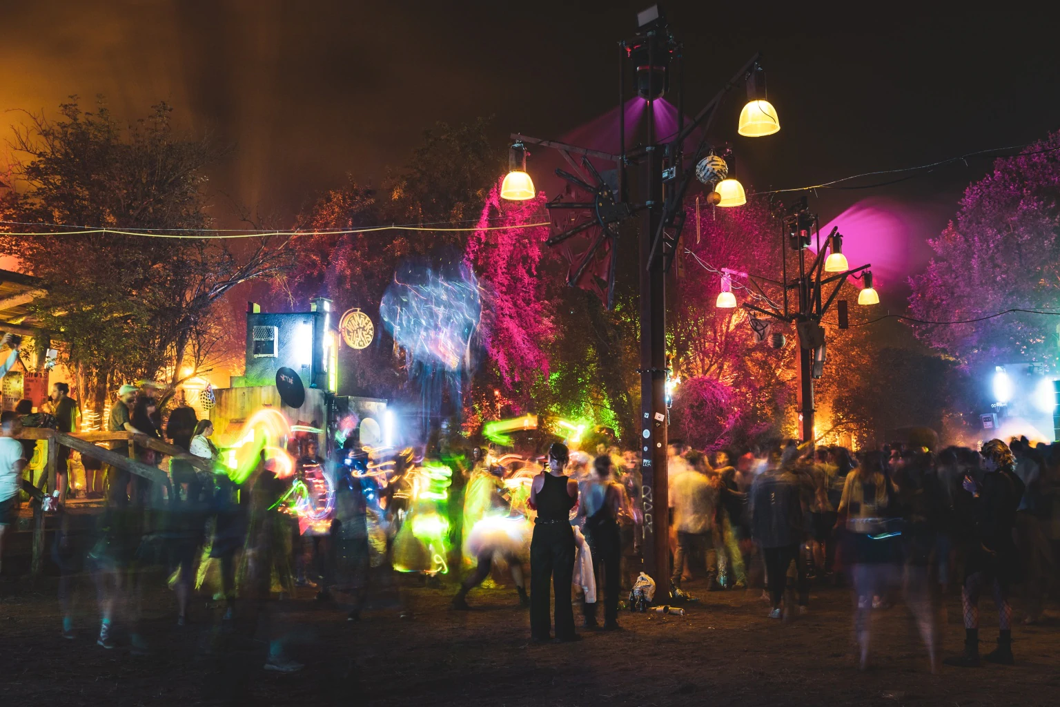 wildschreck-walking-act-01-1536x1024